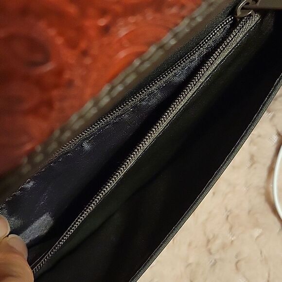 Relic 🦊 Leather Embossed wallet. EUC - Picture 6 of 9